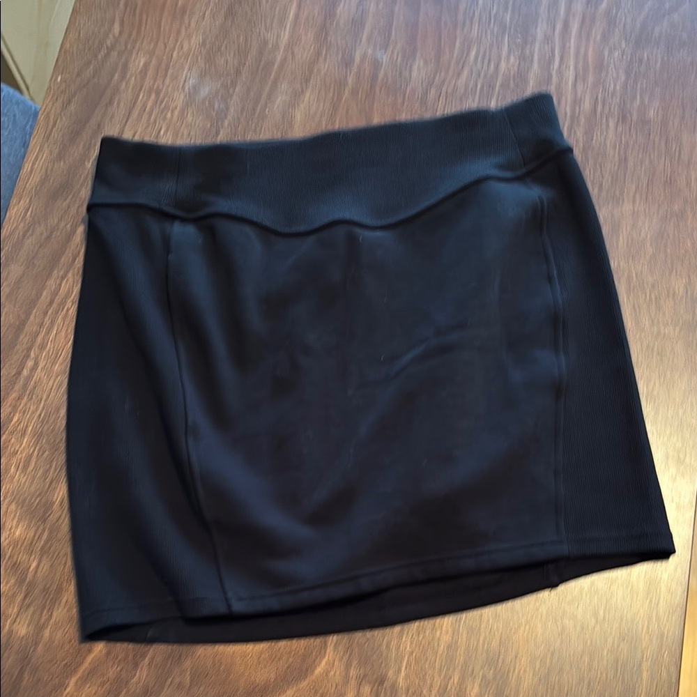 Lululemon black mini skirt